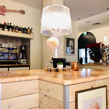 Hotel Garisenda -B&B&Brunch in centro a Riccione- Esterno foto