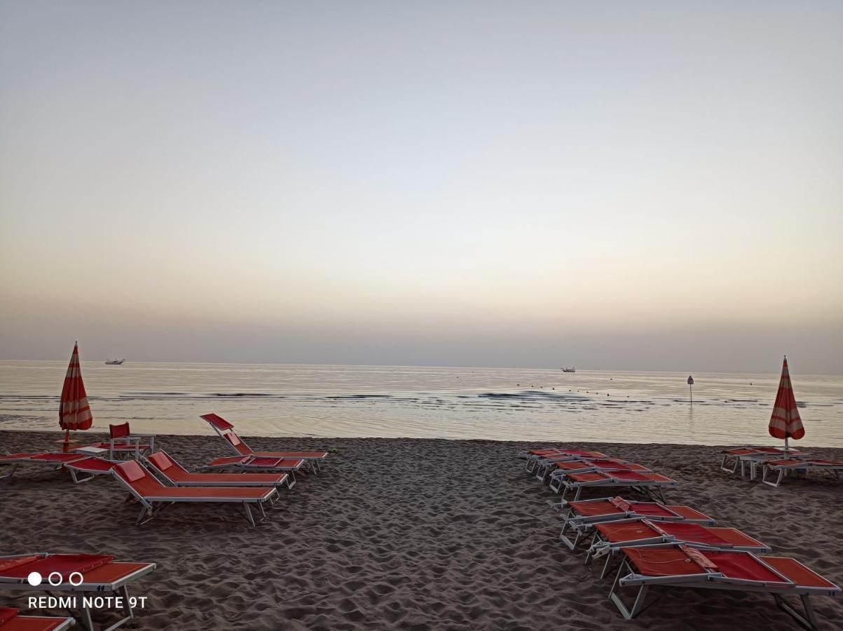 Hotel Garisenda -B&B&Brunch in centro a Riccione- Esterno foto