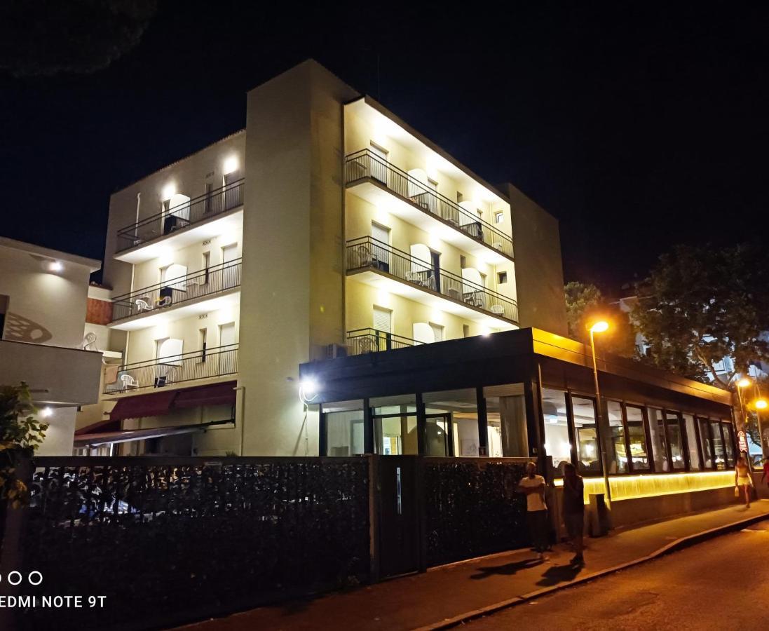 Hotel Garisenda -B&B&Brunch in centro a Riccione- Esterno foto