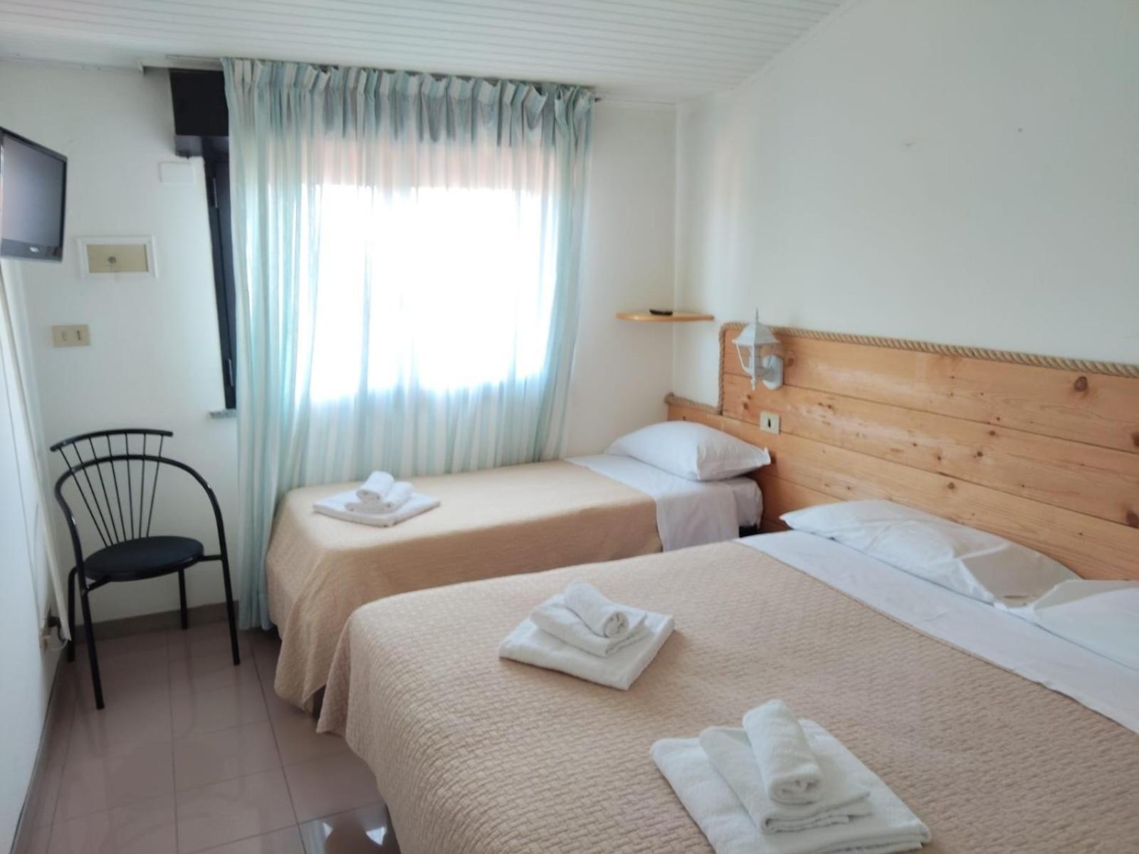 Hotel Garisenda -B&B&Brunch in centro a Riccione- Esterno foto