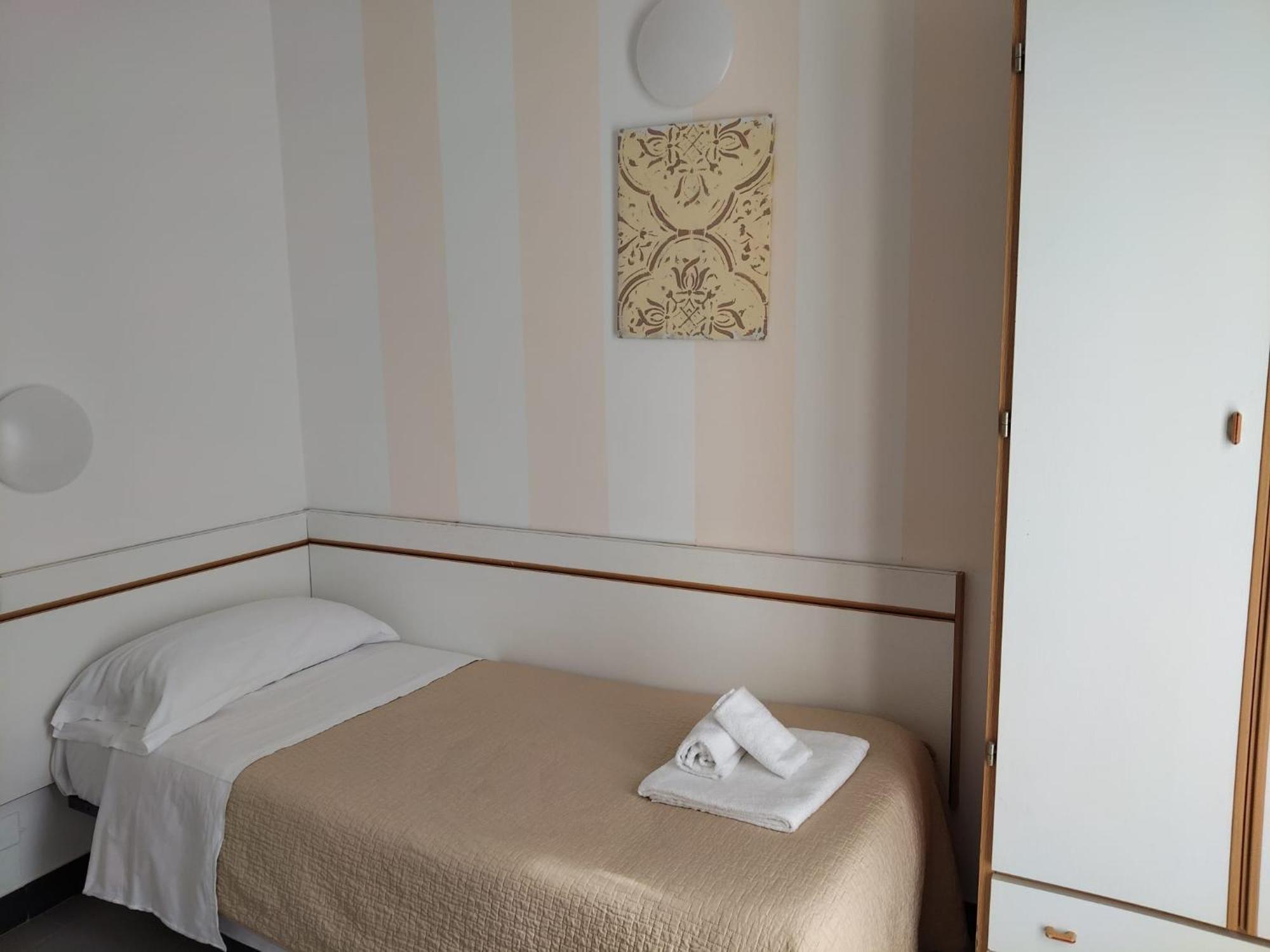 Hotel Garisenda -B&B&Brunch in centro a Riccione- Esterno foto
