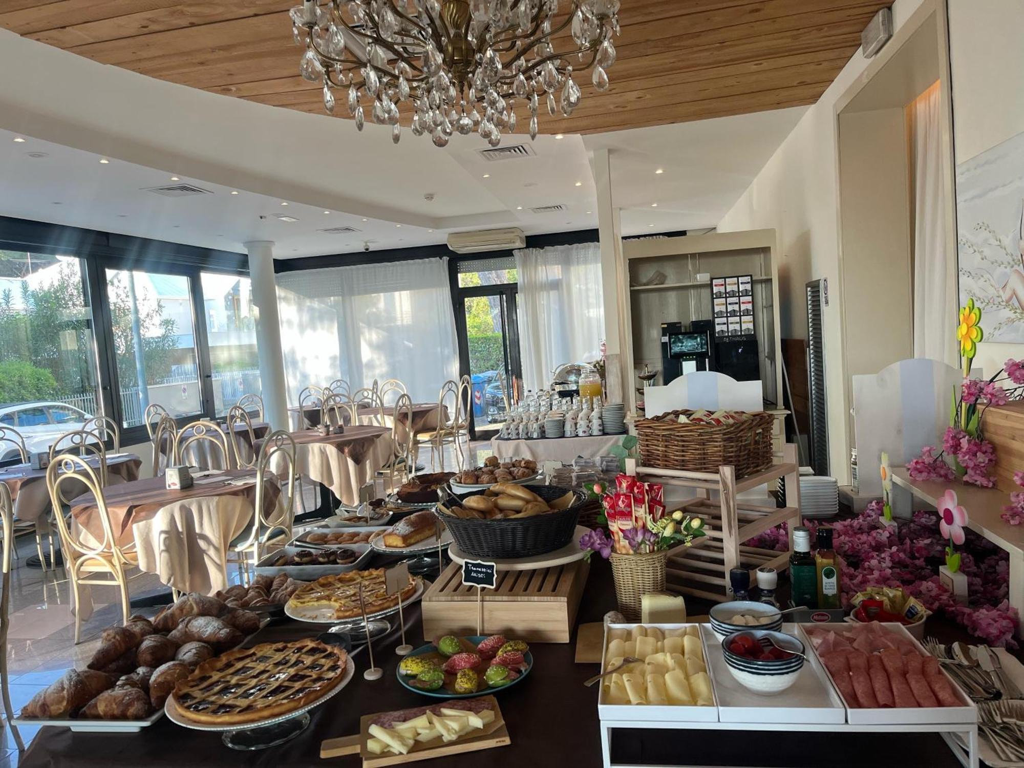 Hotel Garisenda -B&B&Brunch in centro a Riccione- Esterno foto