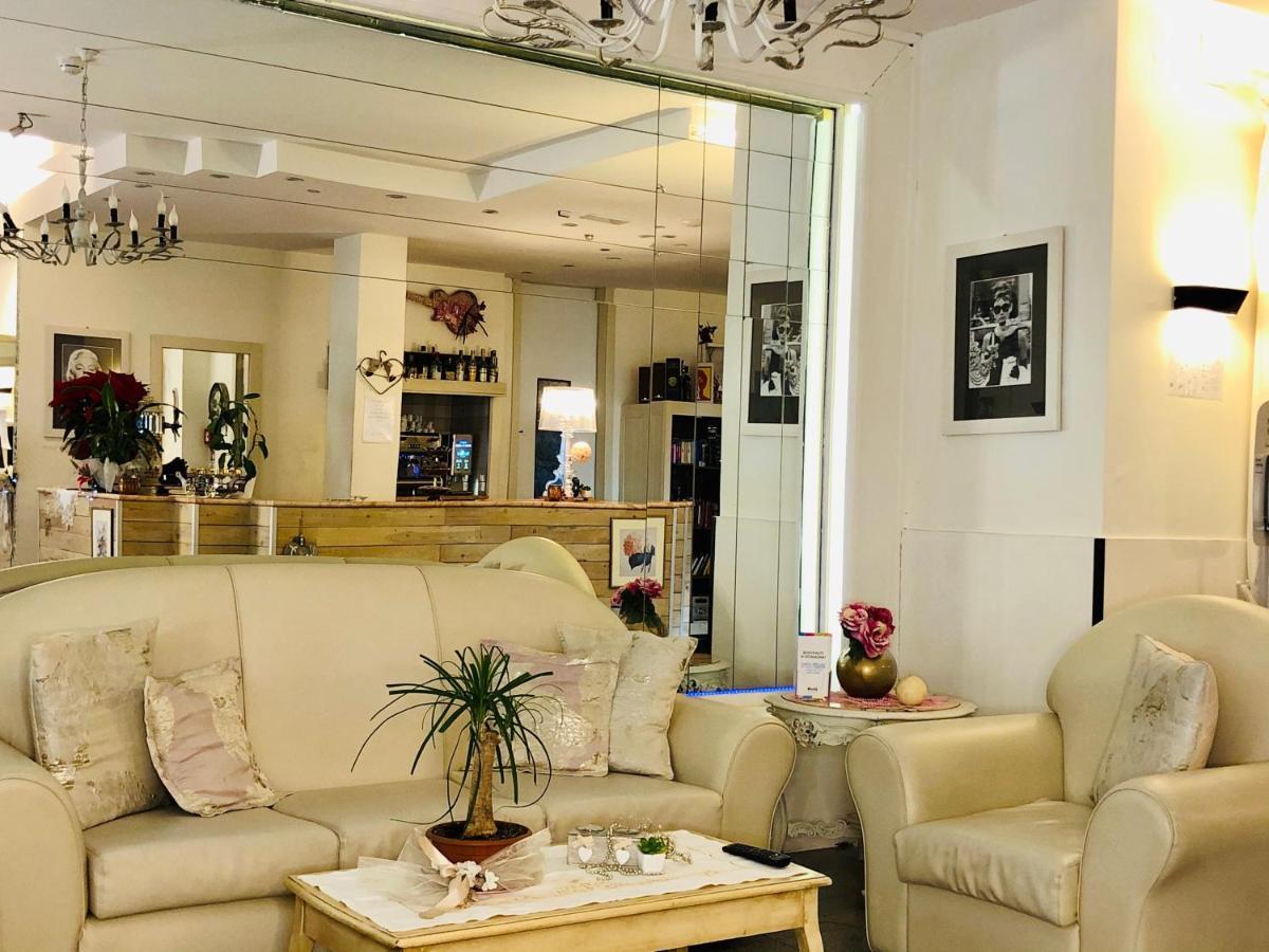 Hotel Garisenda -B&B&Brunch in centro a Riccione- Esterno foto