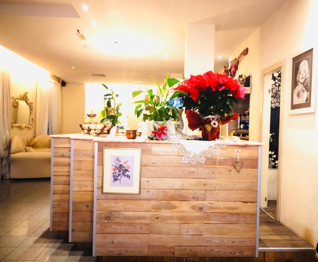 Hotel Garisenda -B&B&Brunch in centro a Riccione- Esterno foto