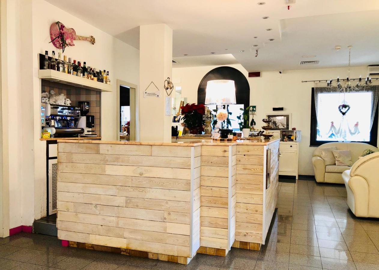 Hotel Garisenda -B&B&Brunch in centro a Riccione- Esterno foto
