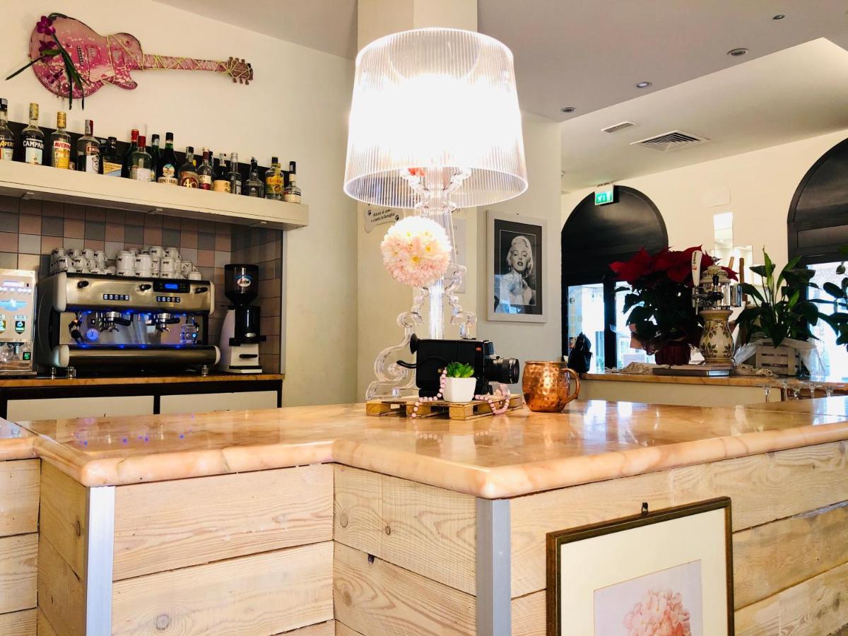 Hotel Garisenda -B&B&Brunch in centro a Riccione- Esterno foto